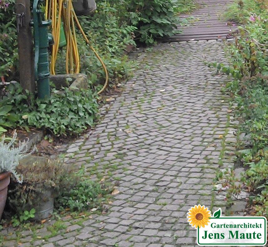 Natursteinpflaster mit offenen Fugen